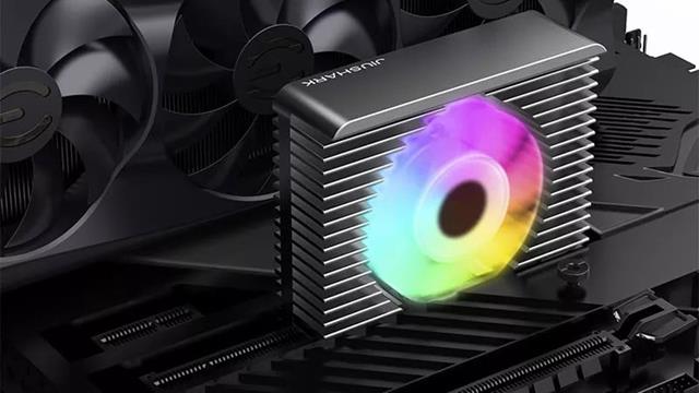 SSD Soğutucular Ekran Kartına Benzemeye Başladı: RGB Aydınlatmalı M.2 Four